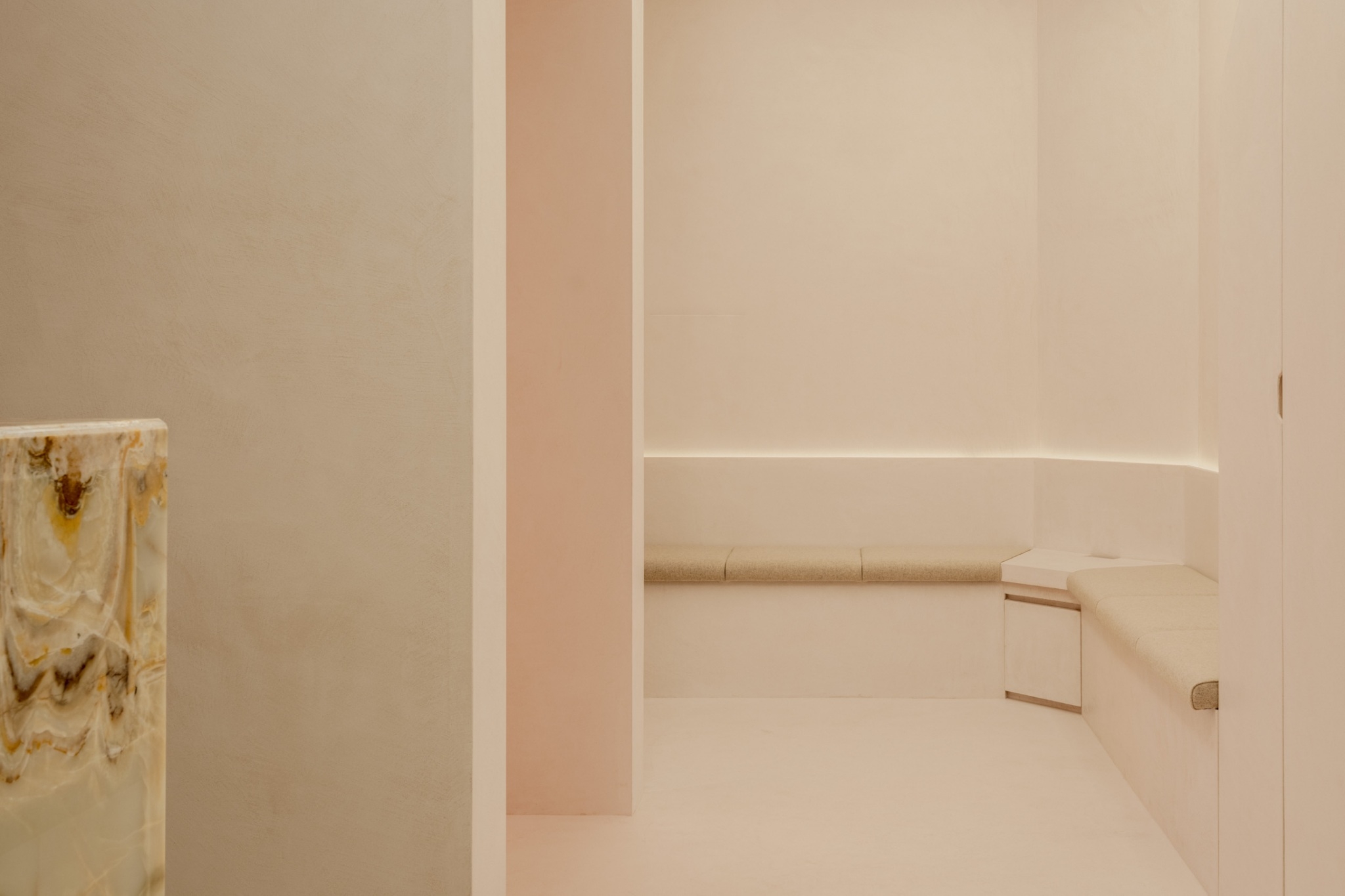 レナトゥスクリニック名古屋院 受付・院内の様子